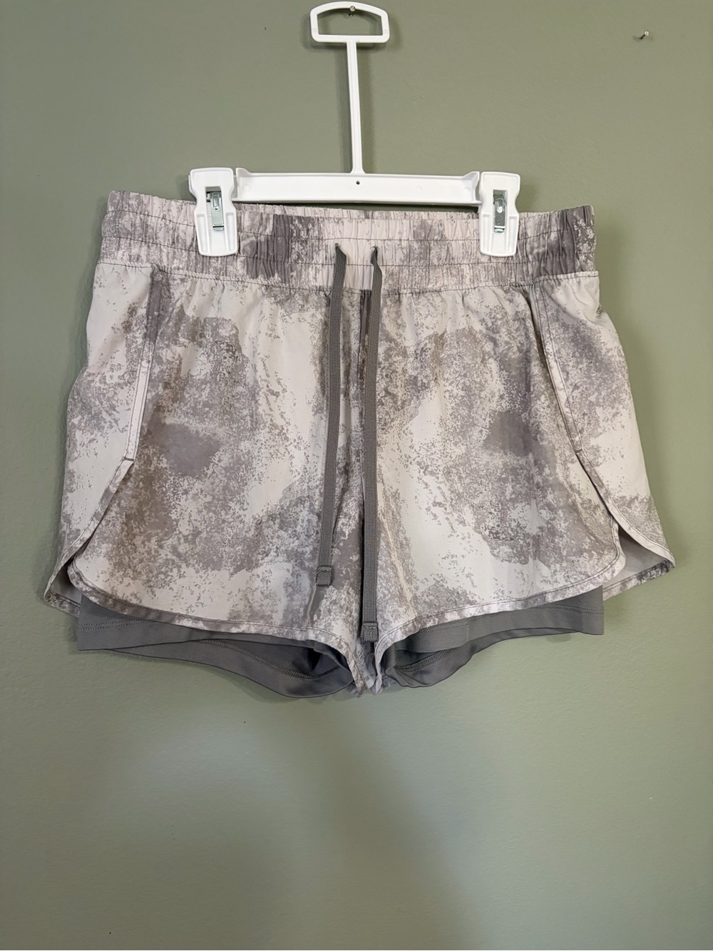 Velocity Gray Marble Print Athletic Shorts